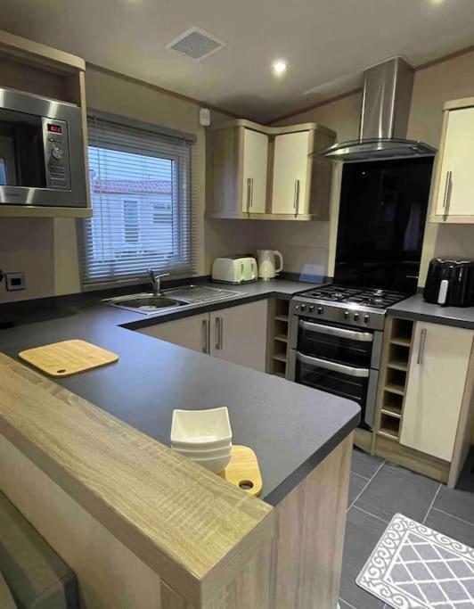 Вилла The Fairways Hideaway - Northumberland Ньюбиггин-бай-те-Си Экстерьер фото
