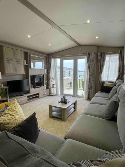 Вилла The Fairways Hideaway - Northumberland Ньюбиггин-бай-те-Си Экстерьер фото